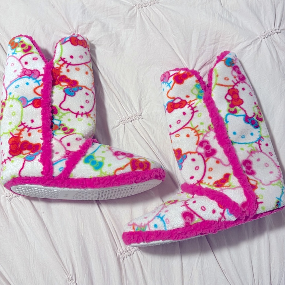 Rare htf hello kitty rainbow fur boots size 9/10